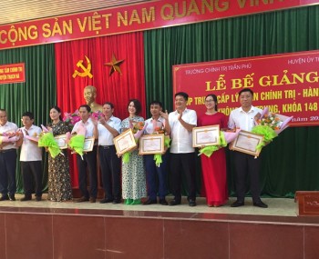 Bế giảng lớp Trung cấp lý luận chính trị - hành chính khóa 148 huyện Thạch Hà