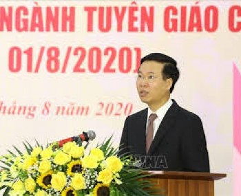 Công tác tư tưởng trước yêu cầu ngăn chặn, đẩy lùi sự suy thoái về đạo đức, lối sống tronh tình hình mới