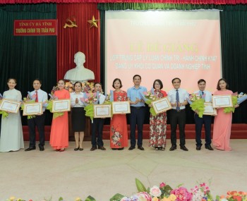 Bế giảng Lớp Trung cấp Lý luận Chính trị - Hành chính Khoá 147 Đảng uỷ Khối các cơ quan và Doanh nghiệp tỉnh