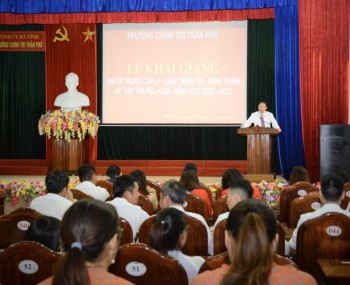 Khai giảng Khoá Trung cấp Lý luận Chính trị - Hành chính hệ tập trung K165, năm học 2020 - 2021