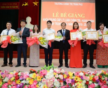 Bế giảng Khoá trung cấp lý luận chính trị - hành chính hệ  tập trung K154