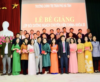Bế giảng lớp Bồi dưỡng Ngạch chuyên viên chính khoá 20
