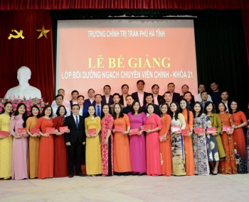 Bế giảng lớp Bồi dưỡng Ngạch chuyên viên chính khoá 21