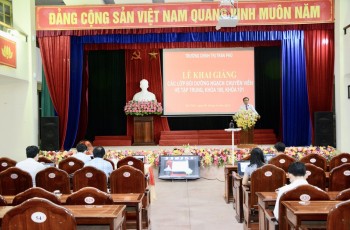 Khai giảng các lớp Bồi dưỡng Ngạch chuyên viên hệ tập trung, khoá 100, khoá 101