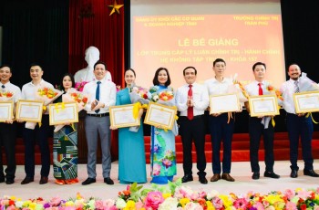 Bế giảng lớp Trung cấp lý luận chính trị - Hành chính hệ không tập trung khoá 157