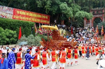 "Các vua Hùng đã có công dựng nước, Bác cháu ta phải cùng nhau giữ lấy nước"