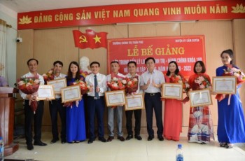 Bế giảng lớp Trung cấp lý luận Chính trị - Hành chính hệ không tập trung khoá 160