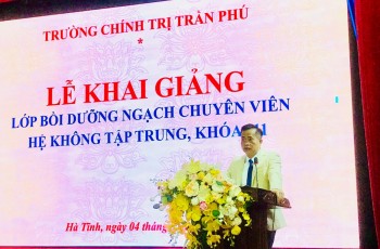 Khai giảng lớp Bồi dưỡng Ngạch chuyên viên khoá 111