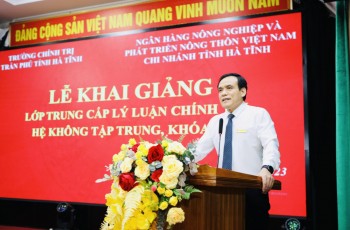 Khai giảng Lớp Trung cấp lý luận chính trị hệ không tập trung khoá 189