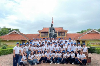 Lớp Trung cấp Lý luận Chính trị K177 huyện Thạch Hà đi nghiên cứu thực tế