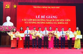 Bế giảng Lớp Bồi dưỡng ngạch chuyên viên khoá 112 và khoá 113