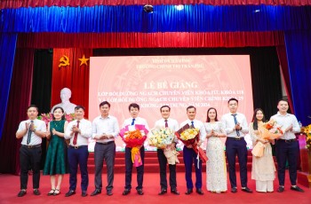 Bế giảng các Lớp Bồi dưỡng ngạch chuyên viên và tương đương khoá 117, khoá 118 và Ngạch chuyên viên chính và tương đương khóa 29