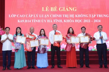 Bế giảng lớp cao cấp lý luận chính trị hệ không tập trung tại Hà Tĩnh