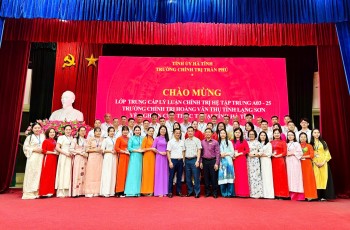 Lớp Trung cấp lý luận chính trị hệ tập trung A03-25 Trường Chính trị Hoàng Văn Thụ tỉnh Lạng Sơn nghiên cứu thực tế tại Hà Tĩnh