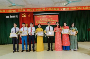 Bế giảng lớp Trung cấp Lý luận Chính trị khóa 198 huyện Hương Khê