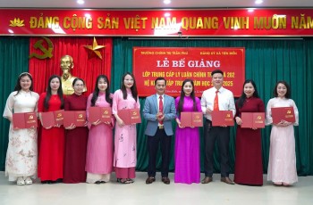 Bế giảng lớp Trung cấp Lý luận Chính trị khóa 199