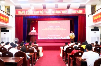 Khai giảng lớp Trung lý luận chính trị,...