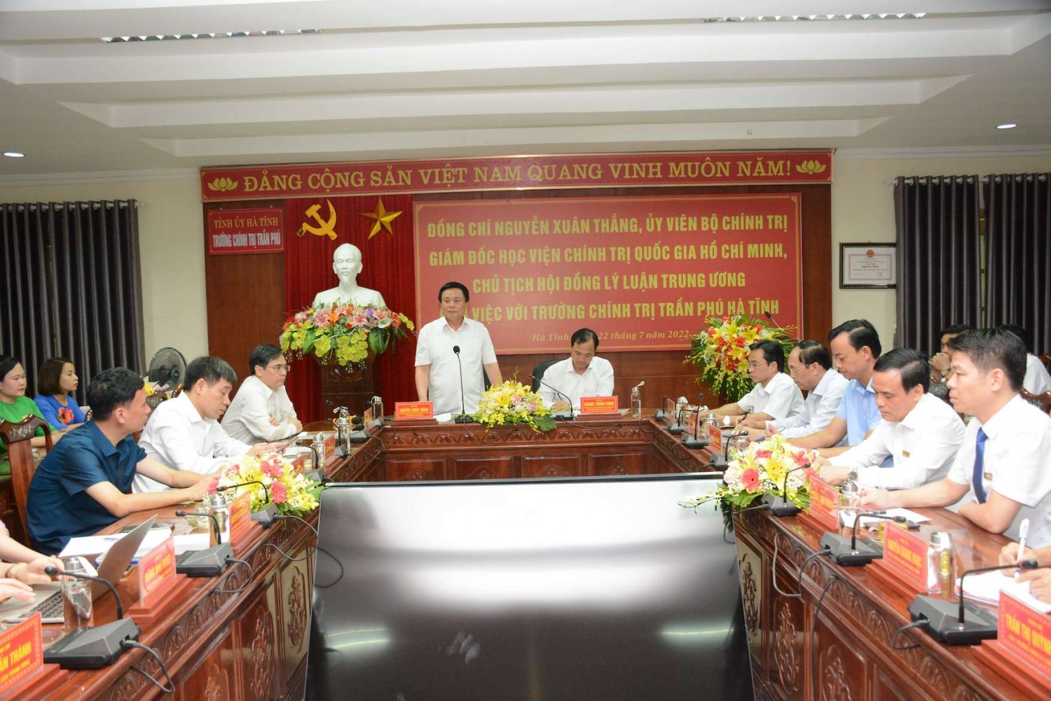 2 GS TS Nguyễn Xuân Thắng thăm và làm việc tại Trường Chính trị Trần Phú